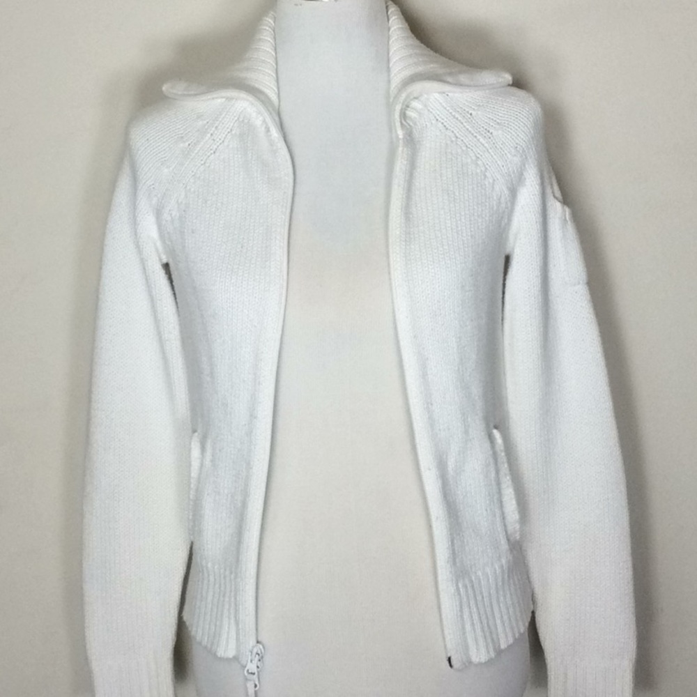 GAP Long Sleeve Zippered Front Sweater